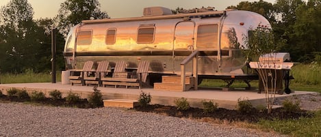 Fully renovated 1981 34’ Airstream Excella