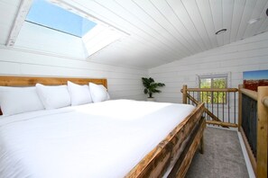 Treetop 5 Treehouse has a giant skylight above the king bed for stargazing