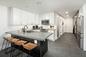 Counter dining