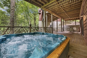 Jacuzzi on lower deck