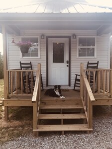 Tiny house / sleeps 4 