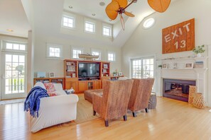 Living Room | Smart TV | Central A/C & Heat | 2nd Floor