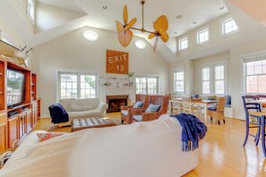 Interior | Open Floor Plan | Free WiFi