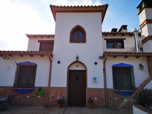 Vista frontal de la propiedad