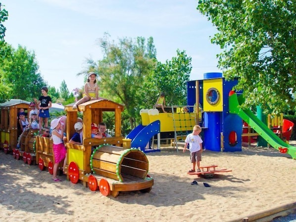 Children’s play area – outdoor