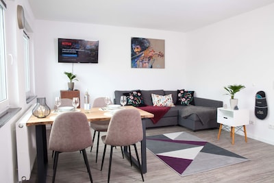 Neu renovierte 2 Zi.-Wohnung, Netflix/Wifi, Hockenheimring, große Terrasse