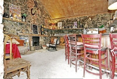Quaint Lodge next to a Castle close to Golf and the Wild Atlantic Way.
