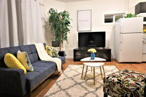 the relaxed spacious living  is waiting for you after a day of exploring