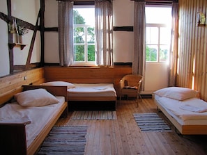 3-Bettzimmer Nr 38, Blickrichtung zu Balkon