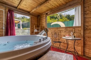 Bain à remous intérieur