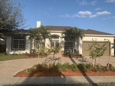 AAA - MARCO ISLAND LUXURY HOME, WALK TO THE BEACH.