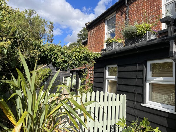 The Old Post Office, Geldeston.
A comfortable Broadland Cottage 