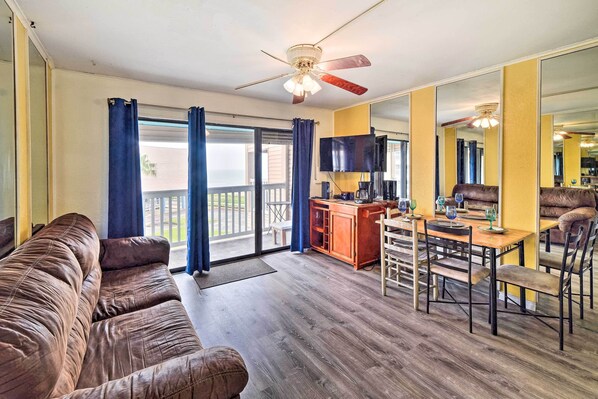 Corpus Christi Vacation Rental | 1BR | 1BA | 420 Sq Ft | Stairs Required