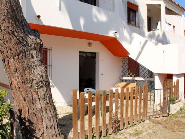 Property, House, Real Estate, Building, Home, Room, Residential Area, Tree, Facade, Cottage