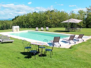 Cielo, Nube, Acqua, Proprietà, Pianta, Piscina, Shade, Albero, Mobili Da Esterno, Tavolo