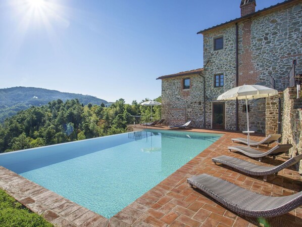 Piscine, Propriété, Maison, Bâtiment, Immobilier, Villa, Biens, Vacances, Herbe, Loisir