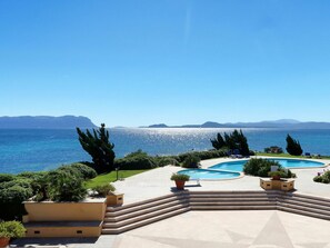 Bâtiment, Nuage, Ciel, Plante, Jour, Propriété, Fenêtre, L'Eau, Piscine, Bleu Azur