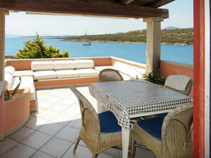 Eigentum, Möbel, Zimmer, Tabelle, Gebäude, Azurblau, Grundeigentum, Haus, Tisch Im Freien, Urlaub