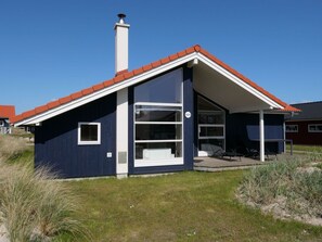Himmel, Gebäude, Pflanze, Fenster, Haus, Grundeigentum, Abstellgleis, Fassade, Gras