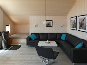 Wohnzimmer, Zimmer, Interior Design, Möbel, Eigentum, Gebäude, Tabelle, Decke, Fussboden, Wand