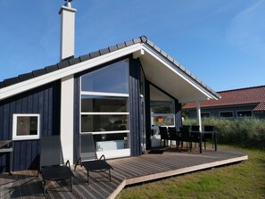 Himmel, Gebäude, Fenster, Schatten, Haus, Grundeigentum, Fassade, Abstellgleis, Pflanze, Landschaft