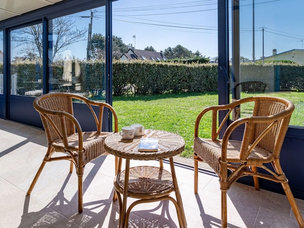 Meubles, Propriété, Cabinetry, Confort, Bâtiment, Bleu Azur, Bois, Éclairage, Lampe, Design Intérieur