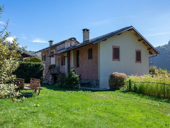 Plante, Ciel, Bâtiment, Fenêtre, Propriété, Nuage, Porte, Maison, Arbre, Lot Terre