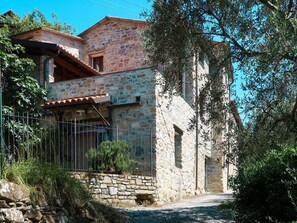 Plante, Bâtiment, Fenêtre, Ciel, Arbre, Végétation, Chalet, Mur, Maison, Façade