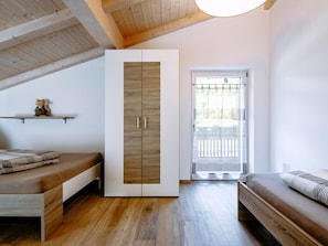 Möbel, Eigentum, Komfort, Holz, Beleuchtung, Interior Design, Fussboden, Schatten, Fenster, Wohnzimmer
