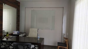 Office room with hi-speed wifi for doing all your corporate work