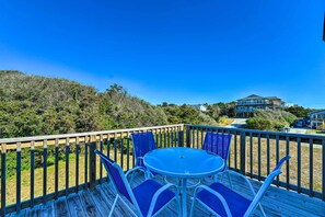 Furnished Deck | Outdoor Dining | 2nd-Floor Unit