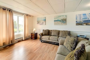Living Room | Free WiFi