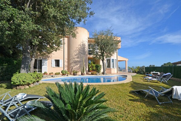 Cactus - Luxurious house with pool in the center of Inca, Mallorca