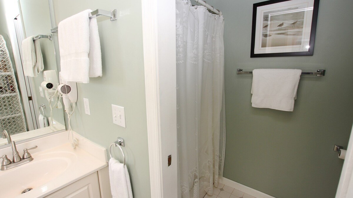 M417, Lighthouse Landing- Oceanside, Community Pools, Community Tennis