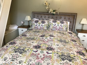 king size bed, amazingly comfortable with feather duvet and pillows 