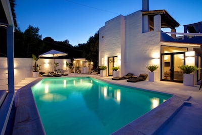 Hippe Villa in Ibiza, 5 Schlafzimmer in der Nähe von Cala Bassa. Sehr familienfreundlich.