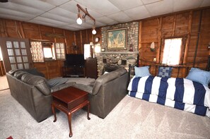 Living area with twin trundle. - Living area with twin trundle.
