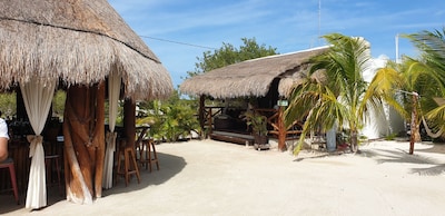 Bungalow en Punta Coco cerca de la playa.