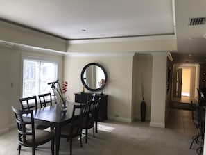 dining area seating for 6