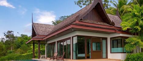 Authentic Thai Luxurious pool villa