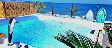 Bain à remous extérieur