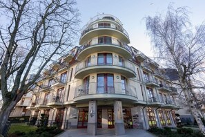 Atmospheric and beautiful property building located close to the charming beach.