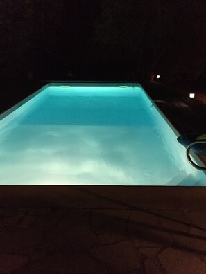 Piscine la nuit 