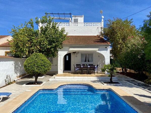 Villa & Pool 