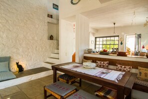 Living/dining area