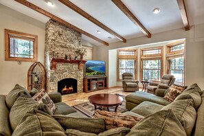 This great room is absolute gorgeous with vaulted ceilings, ston - This great room is absolute gorgeous with vaulted ceilings, stone encased gas fireplace, 65&#39; TV and plenty of seating for the whole family