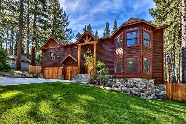 This stunning, multi-level home is tucked away among the pines i - This stunning, multi-level home is tucked away among the pines in a forested neighborhood