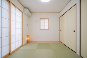 JAPANESE STYLE ROOM (Mattress×3)　