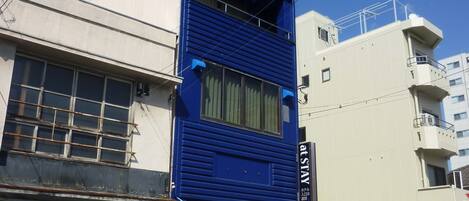 ・ [Facilities appearance] The blue appearance is a landmark