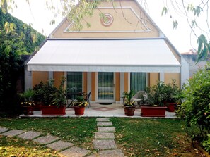 Studio facade "junior suite" - private entrance and patio of the room